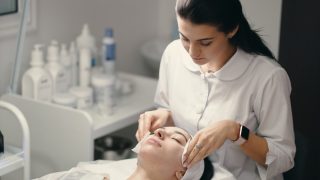 Cosmética profissional para clínicas: como selecionar produtos de elevada eficácia clínica