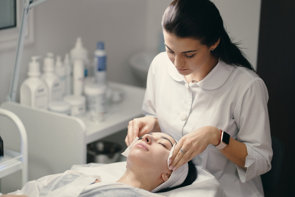 Cosmética profissional para clínicas: como selecionar produtos de elevada eficácia clínica