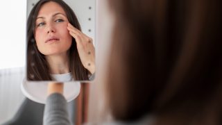 Exossomas para o rosto: quando utilizar cosmética profissional em protocolos regenerativos faciais