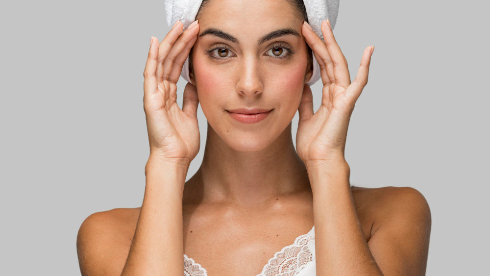 Renovação celular da pele do rosto: cosmética profissional para potenciar a regeneração facial